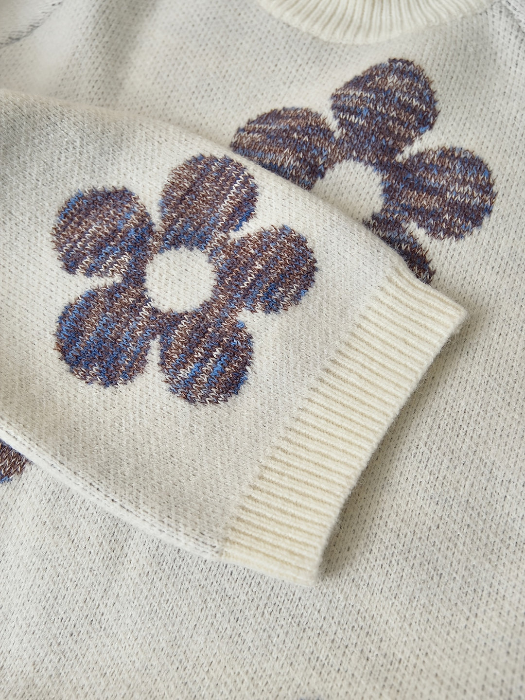 NILA™ - CLASSIC FLORAL TURTLE-NECK SWEATER